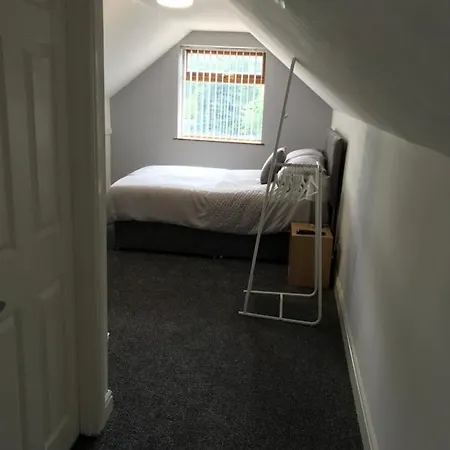 The * Leeds (West Yorkshire)