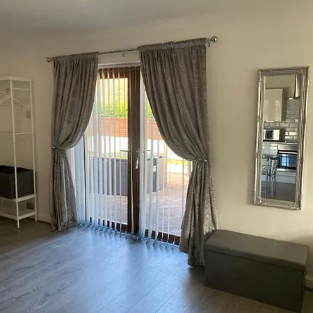 The * Leeds (West Yorkshire)