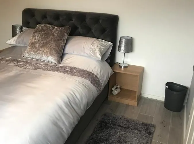 The * Leeds (West Yorkshire)