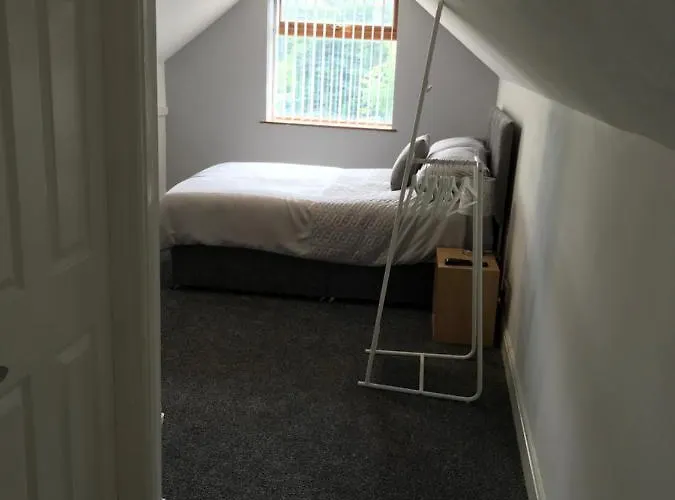 The * Leeds (West Yorkshire)