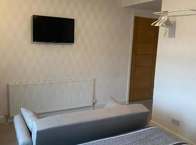 The * Leeds (West Yorkshire)