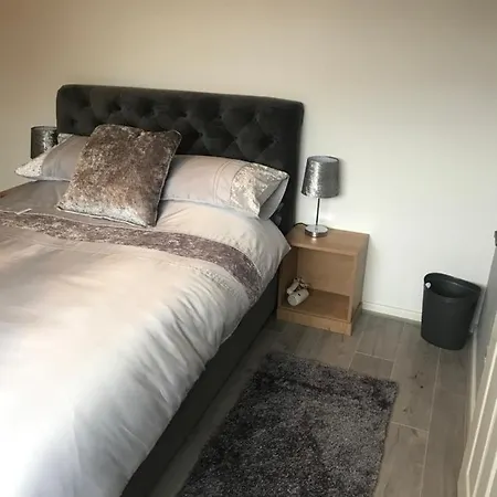 The * Leeds (West Yorkshire)