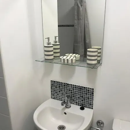 The * Leeds (West Yorkshire)